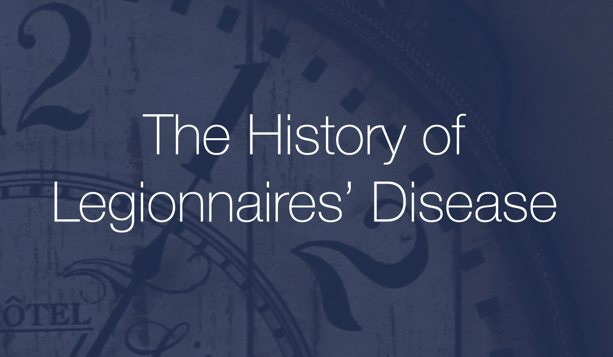 Das Bild einer antiquierten Uhr mit eingeblendetem Text, der besagt: Die Geschichte der Legionärskrankheit